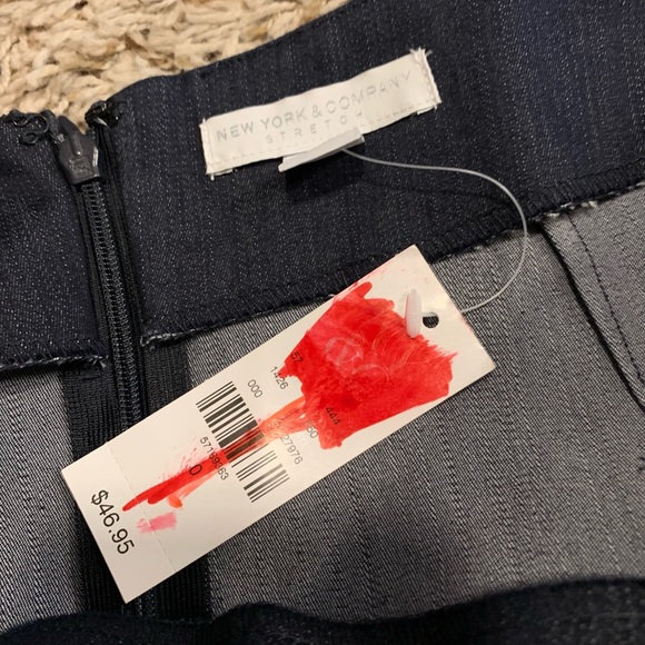 NWT New York & Company Navy Blue Pencil Skirt (size 0) - Picture 4 of 4